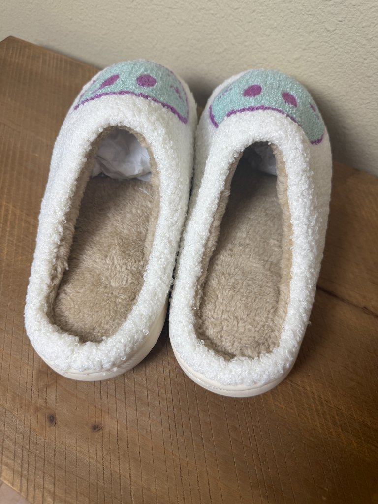 Nordic Peace Happy Face Slippers Super Soft Smiley Size 41-42 Men's 8.5 — image 6 of 8